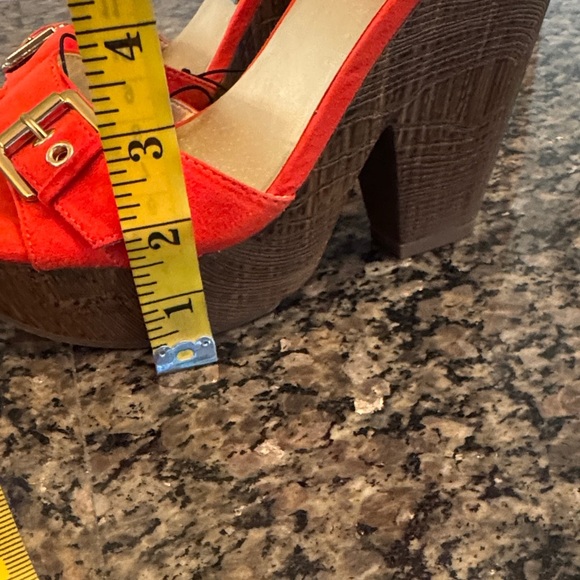 G by Guess Red Platform Heels NWT 10 - Picture 10 of 11